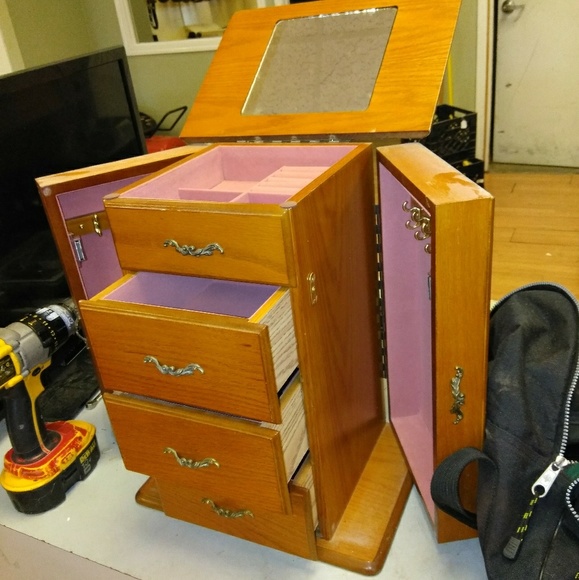 Jewelry box